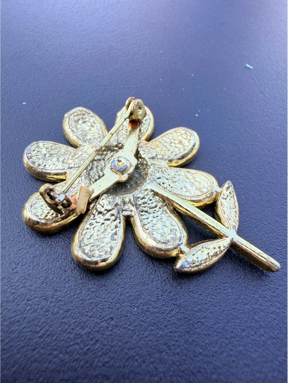 Vintage Green Mid Century Enamel Flower Brooch Pin - Picture 2 of 4